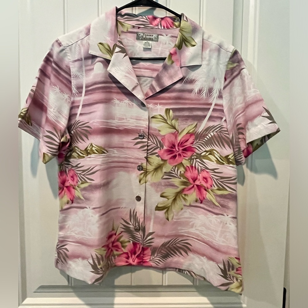 Tommy Bahama ladies shirt size medium 100% silk summer casual lightweight chic